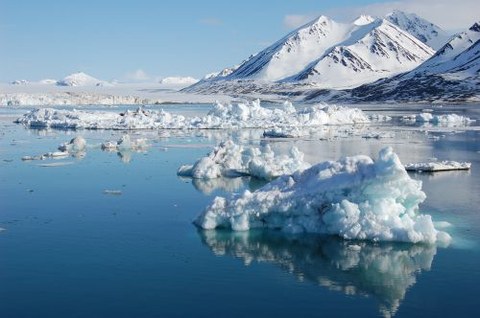 Forskerne har en utfordring med å skille mellom naturlige og menneskeskapte klimaendringer i Arktis.